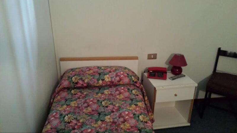 Hotel Primavera Desenzano del Garda Habitación foto